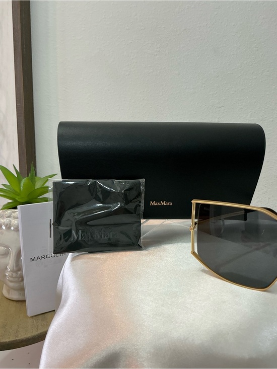 NIB MaxMara Gold Frame Black Lens Sunglasses MM0142 59-15-135 main image 5